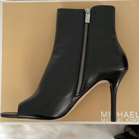 Authentic Michael Michael Kors Black Leather Peep-toe Bootie size 9 1/2M - Picture 10 of 12